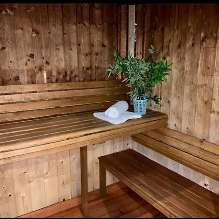 Daire Avec Piscine Interieure Sauna Parking Etage 1 Au Centre Du Village Dans Cami Real *