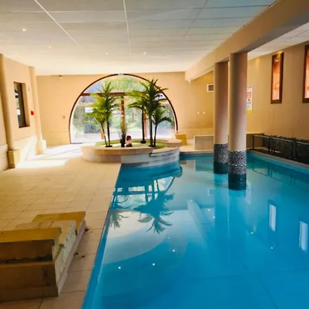 Avec Piscine Interieure Sauna Parking Etage 1 Au Centre Du Village Dans Cami Real Daire Saint-Lary-Soulan