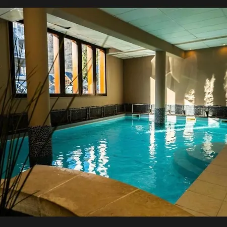 Avec Piscine Interieure Sauna Parking Etage 1 Au Centre Du Village Dans Cami Real Saint-Lary-Soulan