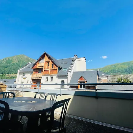 Daire Avec Piscine Interieure Sauna Parking Etage 1 Au Centre Du Village Dans Cami Real Saint-Lary-Soulan