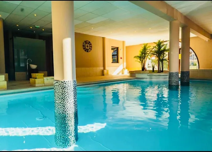 Appartement - Piscine Intérieure Sauna - Parking Privé étage 1 - Centre Village - Résidence Cami Réal - Ménage De Fin De Compris